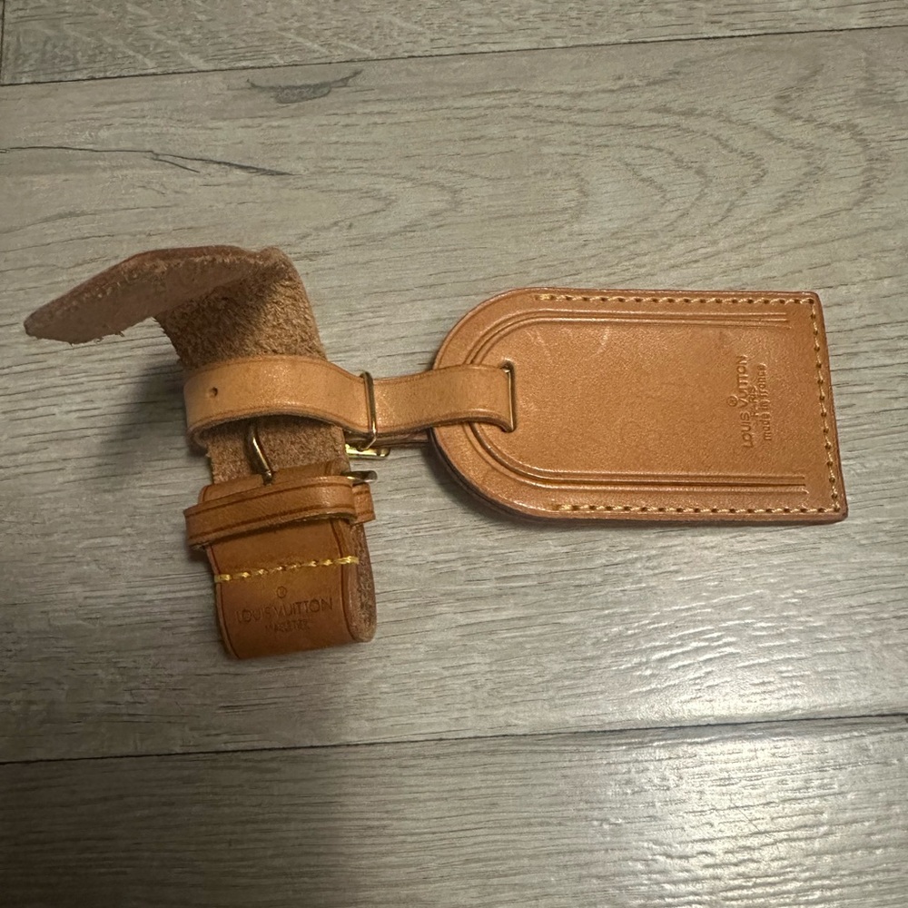 Authentic Louis Vuitton Leather Travel Name Tag Poignet Set in Brown - Picture 3 of 8